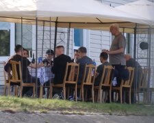 У КМДА заявили, що "алко-застілля" чиновників Кличка на День жалоби було "робочою зустріччю"