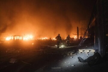 Ворожий обстріл ТРЦ у Подільському районі Києва: вісім людей загинули