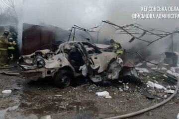 Ворог вдарив із “Градів” по Херсону, пошкоджено будинки та транспортне підприємство, – ОВА