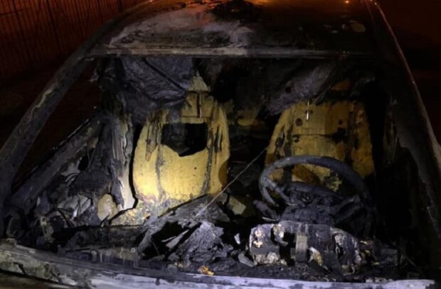 Прямо під будинком: вночі спалили авто в. о. голови Держекоінспекції