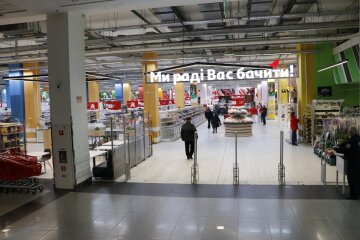 Життя після повені: столичний Ocean Plaza відновив роботу (фото, відео)