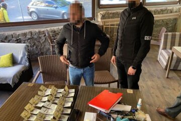 Голову управління департаменту архітектури КМДА підозрюють у вимаганні