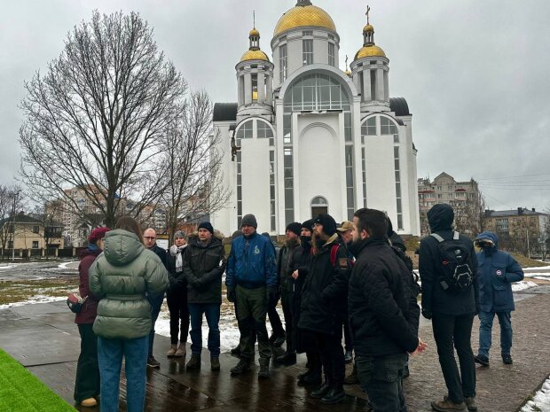 До Бучі, що на Київщині, завітали іноземні меценати, що допомагають Україні — побачили на власні очі злочини росіян