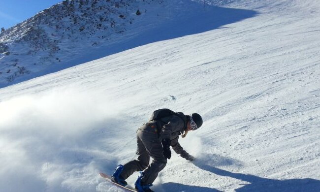 До Києва вантажівками привезли сніг з Карпат