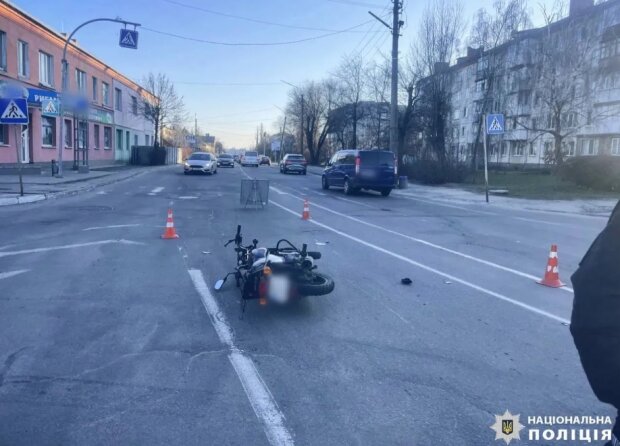 На Київщині сталось ДТП, де мотоцикліст на пішохідному переході збив 9-річного хлопчика