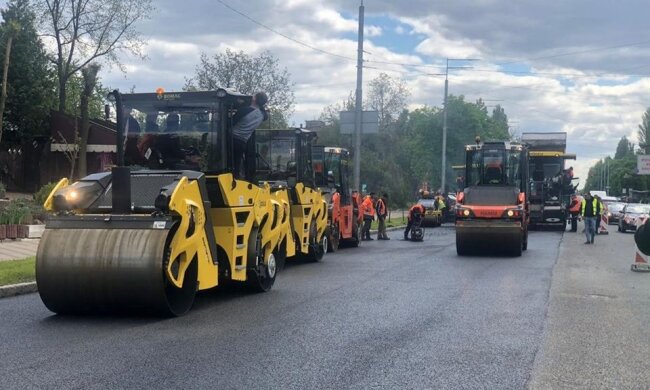 У Київавтодорі повідомили, де тривають дорожні роботи