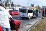 У Києві мікроавтобус збив поліцейського, який оформляв порушення ПДР