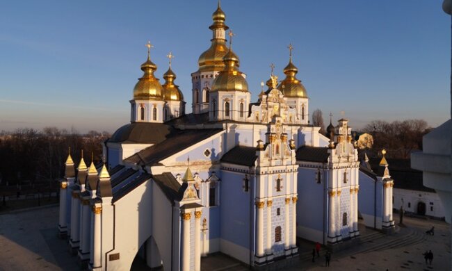 Сьогодні у Михайлівському соборі киянам передадуть Вифлеємський вогонь