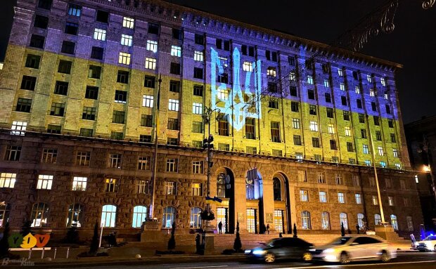 Будівлю Київради підсвітили синьо-жовтими кольорами