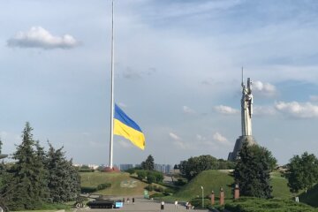 У Києві сьогодні приспустят головний прапор країни
