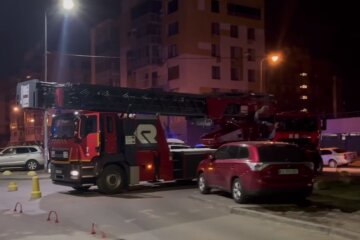 КМВА відреагували на ситуацію, коли ДСНС не змогли під'їхати до будинку через запарковані авто