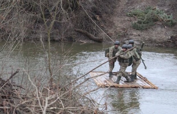 Росіяни хочуть побудувати понтонну переправу в районі Херсона, – облрада