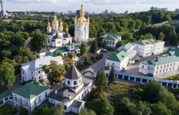 У Києво-Печерській лаврі опечатано 2 корпуси, які використовувала УПЦ (МП), як нелегальні готелі за готівку