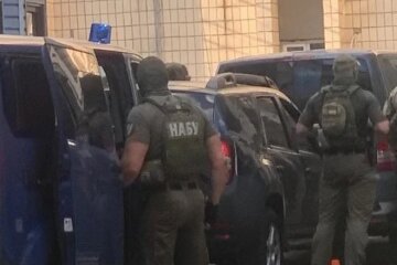 У Києві НАБУ і СБУ борються за знайденого Чауса (відео)
