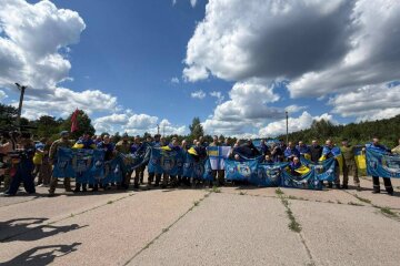 Звільнені з полону військові отримуватимуть по 50 тисяч гривень щомісяця: хто має право на виплату