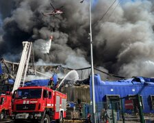 ДСНС показали кадри після ліквідації масштабної пожежі після обстрілу "Епіцентру" цього тижня
