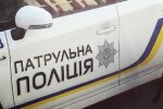 Відмовився зупинитись: водій вантажівки наїхав на ногу поліцейському