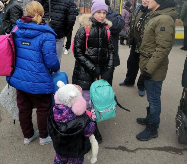 Київські волонтери організували евакуацію жінок і дітей на Захід