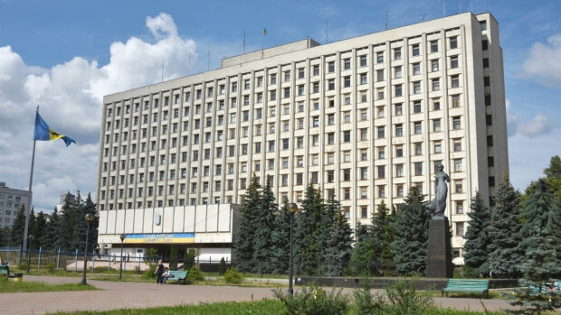 Київська облрада закупить подарунків на майже 0,9 млн