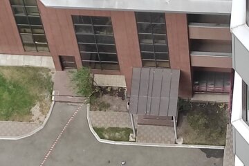 У Києві двоє молодих людей загинули, випавши з вікна 24-поверхівки — правоохоронці кваліфікували справу, як самогубство