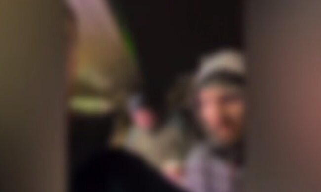 Поліція відреагувала на відео з псевдовійськовими-жебраками біля столичного торговельного центру