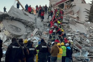 Внаслідок землетрусу в Туреччині та Сирії загинули понад 15 тисяч людей (відео)