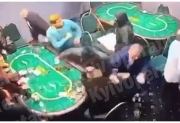 За участю депутата: у Києві зняли на камеру бійку у підпільному казино (відео)