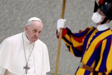 Папа Римський вперше дозволив жінкам голосувати на зборах єпископів