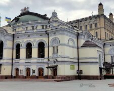Біля оперного театру у Києві відкриють провокативну скульптурну композицію