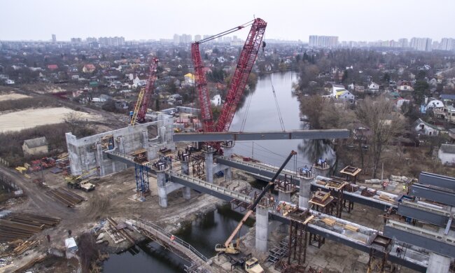 Встановили перші балки Подільсько-Воскресенського мосту