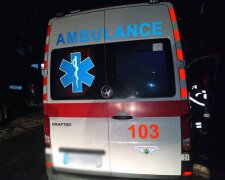 П’яний дебош на Татарці: молодик побив фельдшерку, яка приїхала його рятувати