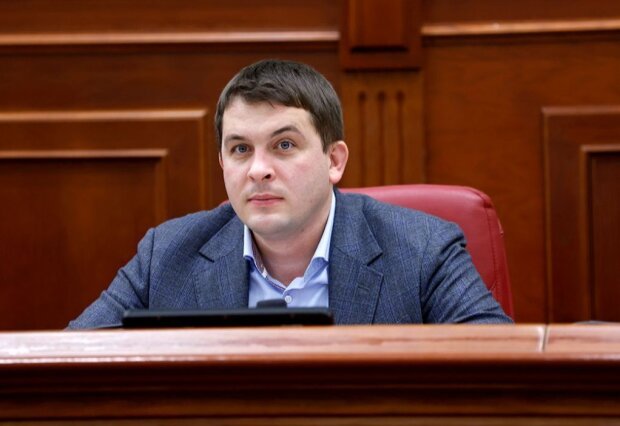 Повідомлено про підозру керівнику апарату КМДА, який під виглядом відряджень їздив до Іспанії та Італії