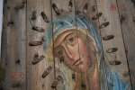 У Києво-Печерській лаврі розпочалась виставка ікон на ящиках з-під набоїв