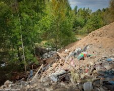 Вивезені речі киян після обстрілів, стають власністю силогоманів та мародерів на сміттєзвалищі?