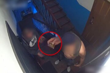 Мешканець Коцюбинського вихвалявся та гуляв у під'їзді із бойовою гранатою