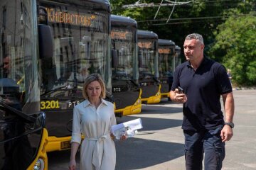 У Києві на маршрути вийшли нові тролейбуси та автобуси: місто продовжує оновлювати транспорт