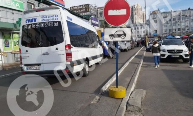 Поліція не випускає маршрутки з автовокзалів Києва без ковід-сертифікатів