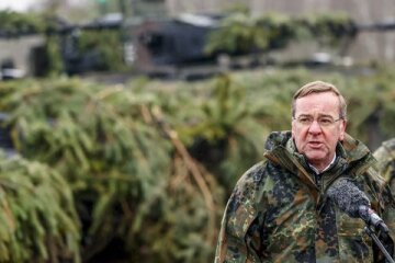 Постачання ЗСУ десятків танків Leopard розпочнеться в середині року – міністр оборони Німеччини