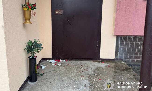 Наруга над пам’яттю героя: у Києві судитимуть 17-річного юнака за осквернення меморіалу