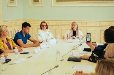 Вербування дітей через соцмережі: у Києві обговорили, як захистити підлітків від цифрових загроз