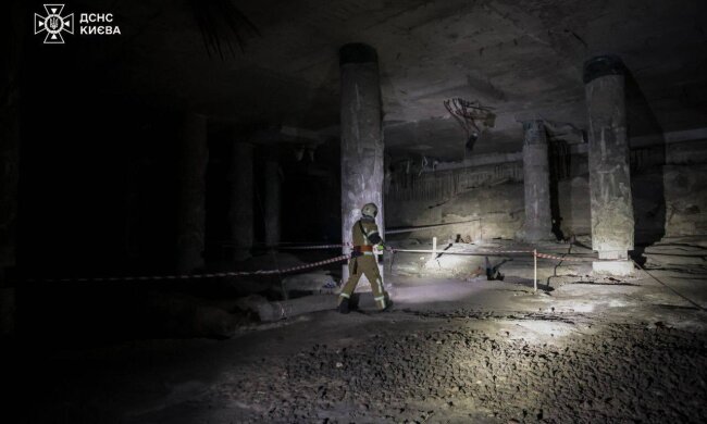 Провал у часі: київський екстремал впав у середньовічну вулицю на Поштовій