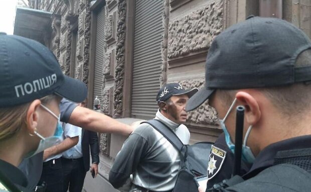 У центрі Києва чоловік кинув коктейль Молотова в офіс омбудсмена Денисової