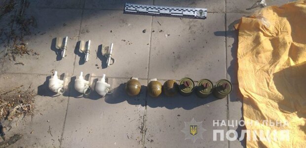 Поліція Києва затримала військовослужбовця за продаж зброї.