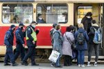 У київський транспорт вимагають пускати не тільки через передні двері
