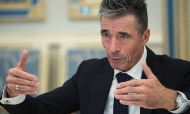 Расмуссен закликає дати Україні всю необхідну зброю, щоб путін не «заморозив» війну