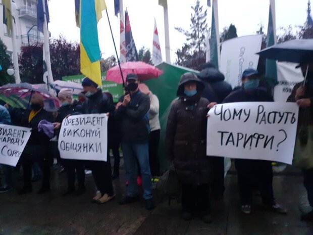 Мітингувальники прийшли під ОП запитати Зеленського, чому ростуть тарифи