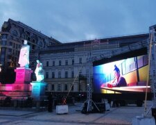 На Михайлівській площі була створена світлова інсталяція до Дня рідкісних захворювань