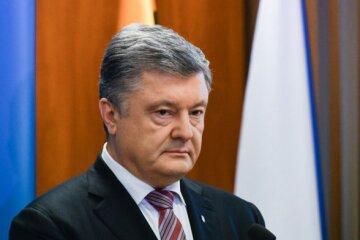 Порошенко відреагував на “плагіат” у промові Зеленського в Брюсселі