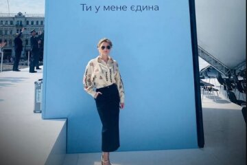 Зірка “Вікінгів” Кетрін Винник у вишиванці підтримала Україну в День єднання