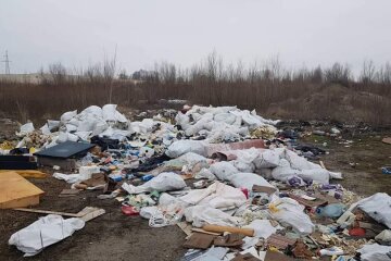 На Осокорках прибрали гори сміття з ландшафтного заказника (фото)